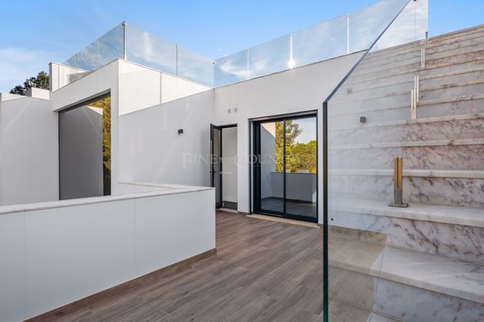 Image No.26-3 Bed Property for sale