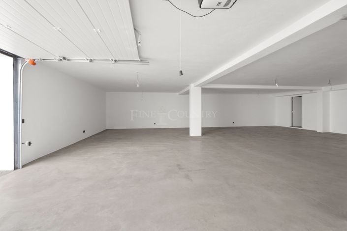 Image No.32-3 Bed Property for sale