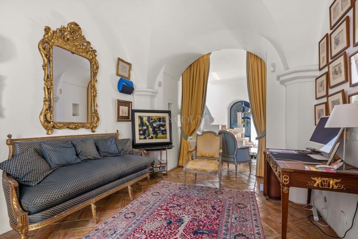 Image No.14-6 Bed Property for sale