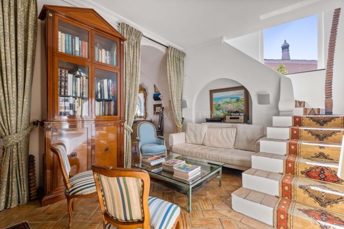 Image No.15-6 Bed Property for sale