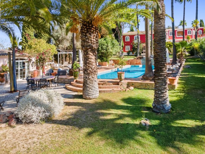 Image No.4-6 Bed Property for sale