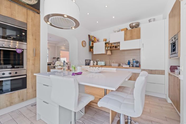 Image No.48-6 Bed Property for sale