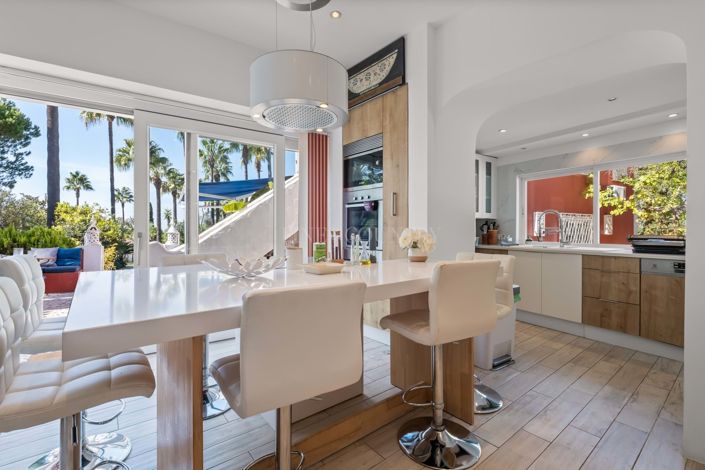 Image No.50-6 Bed Property for sale