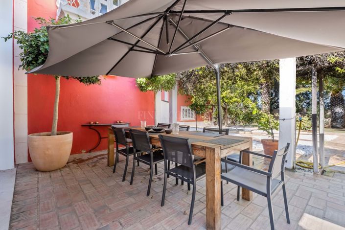 Image No.51-6 Bed Property for sale