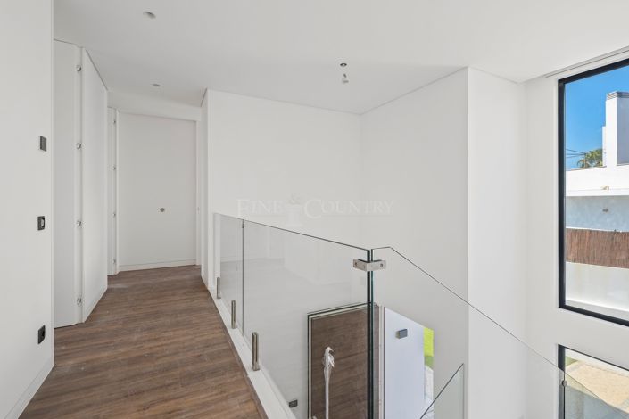 Image No.31-4 Bed Semi-Detached for sale