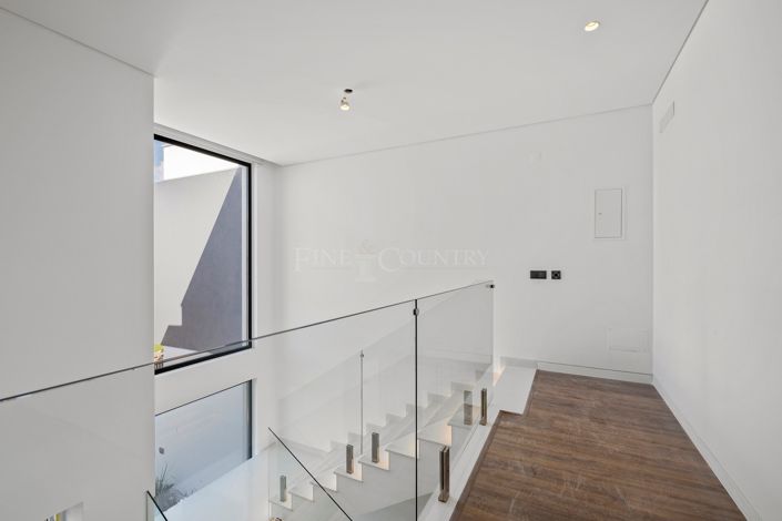 Image No.45-4 Bed Semi-Detached for sale