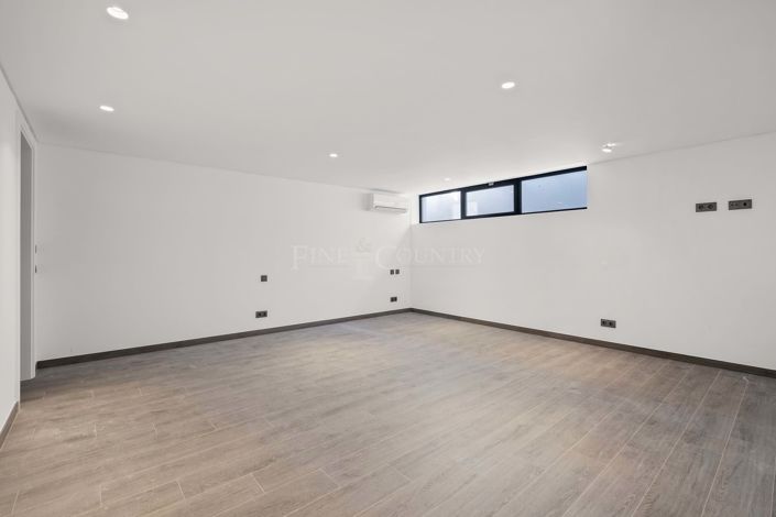 Image No.36-4 Bed Semi-Detached for sale