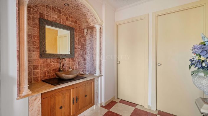 Image No.11-3 Bed Property for sale