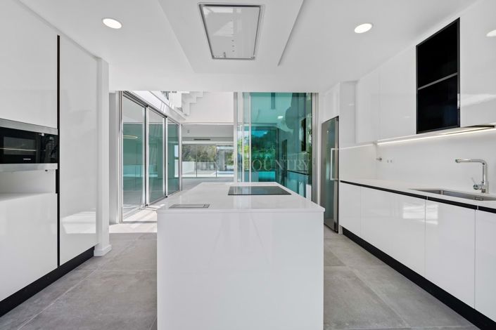 Image No.8-3 Bed Semi-Detached for sale