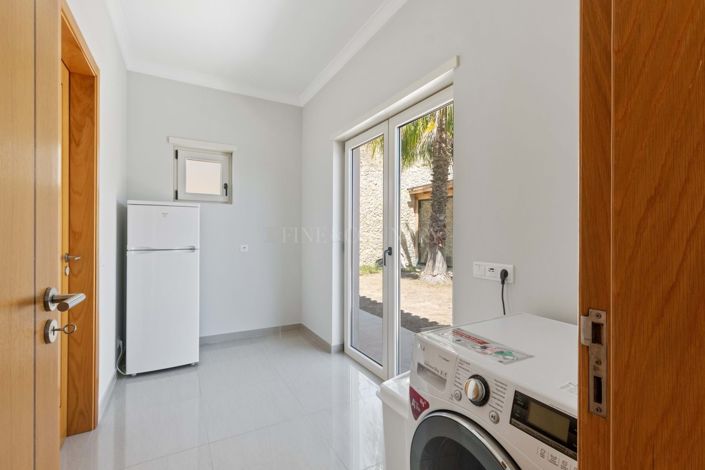 Image No.10-4 Bed Property for sale