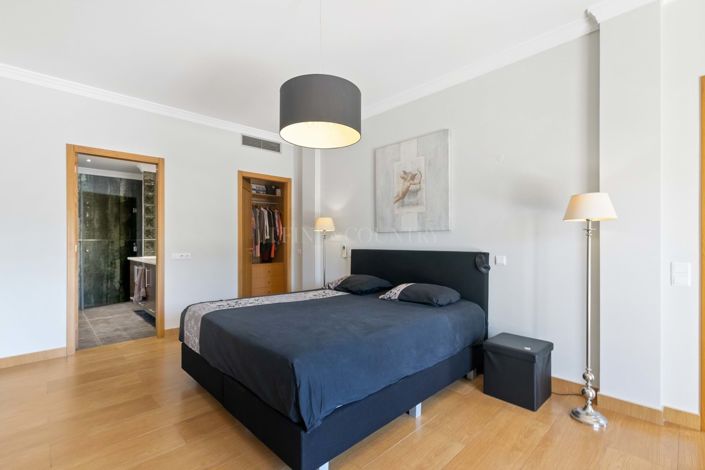 Image No.15-4 Bed Property for sale