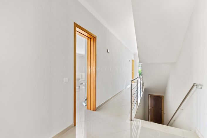 Image No.20-4 Bed Property for sale