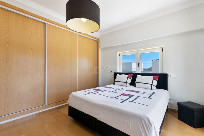 Image No.23-4 Bed Property for sale