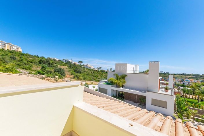 Image No.27-4 Bed Property for sale