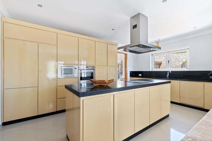 Image No.8-4 Bed Property for sale