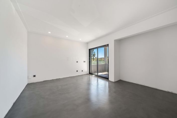 Image No.25-6 Bed Property for sale