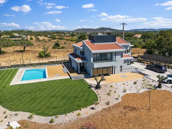 Image No.41-6 Bed Property for sale