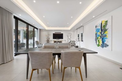 2104-341057-b952a8cbdbc2fd66601ce91bb265b9cce