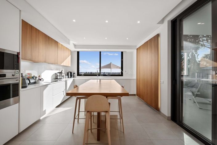 Image No.10-4 Bed Property for sale