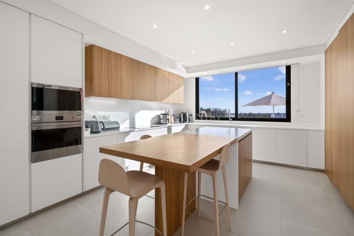 Image No.11-4 Bed Property for sale