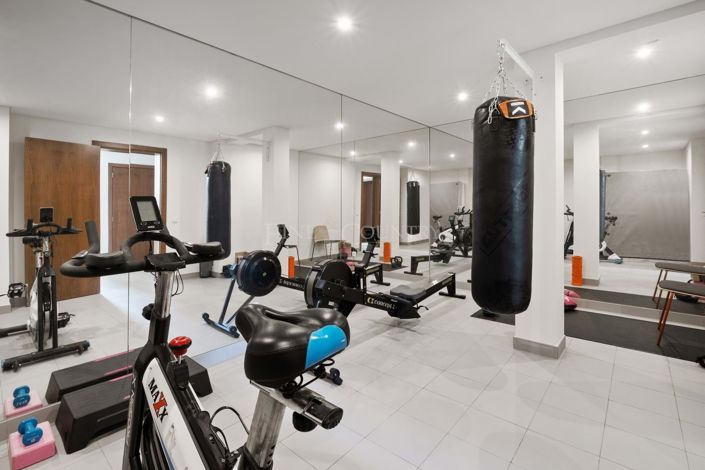 Image No.30-4 Bed Property for sale