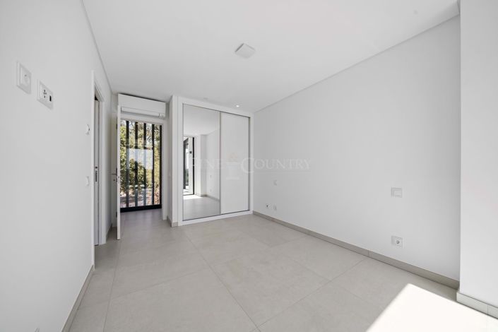 Image No.37-4 Bed Villa for sale