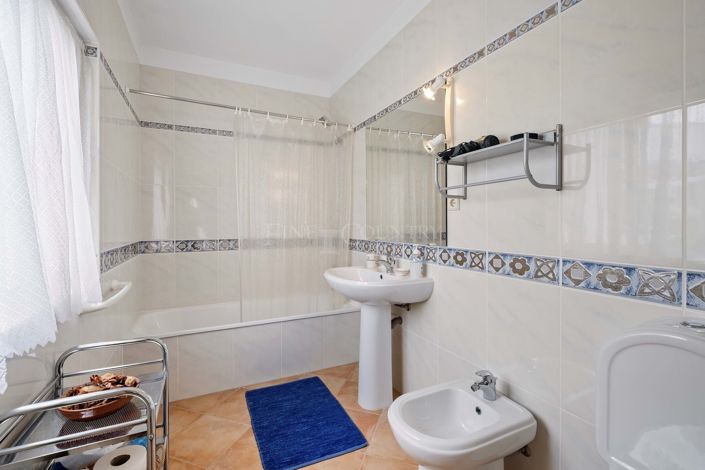 Image No.28-5 Bed Villa for sale