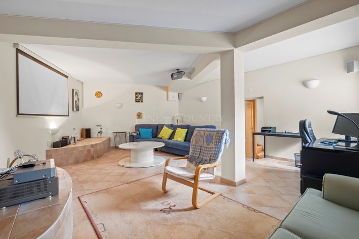 Image No.38-5 Bed Villa for sale