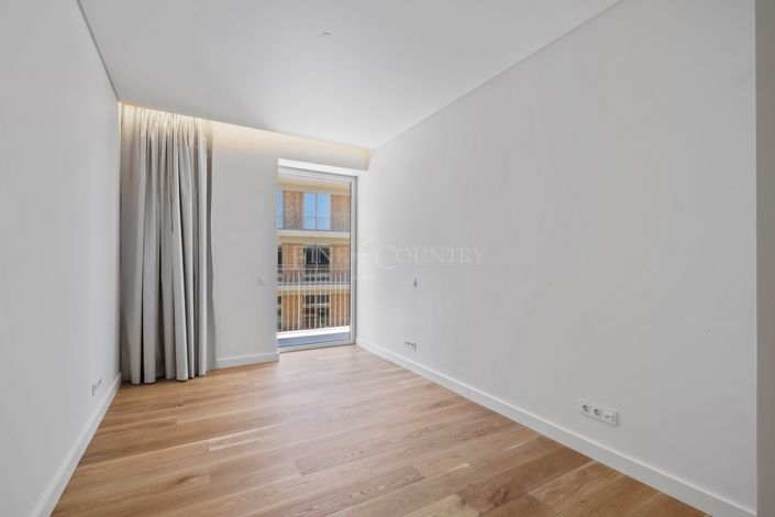 Image No.25-3 Bed Apartment for sale