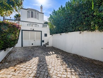 2104-358235-b952a8cbdbc2fd66601ce91bb265b9cce