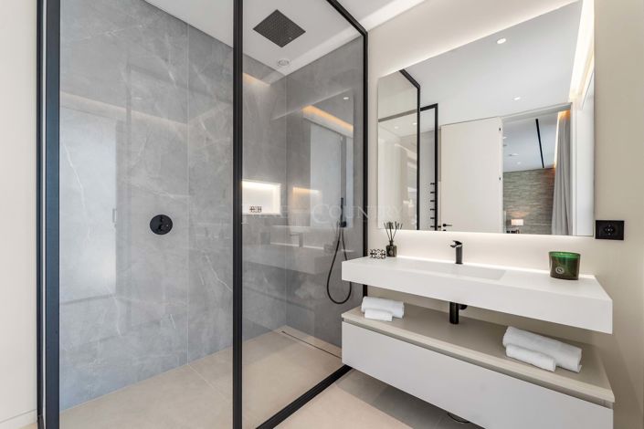 Image No.22-7 Bed Villa for sale