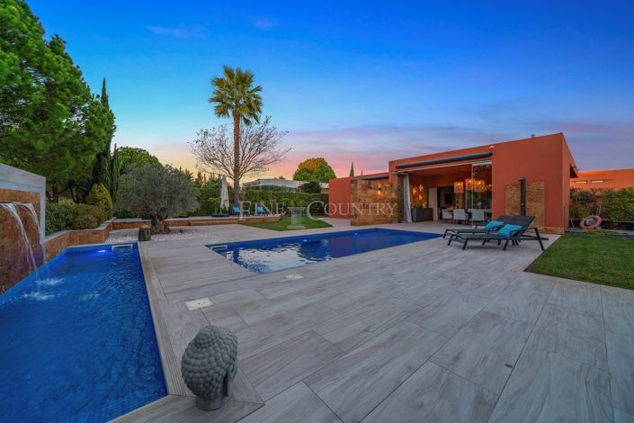 Image No.53-4 Bed Property for sale