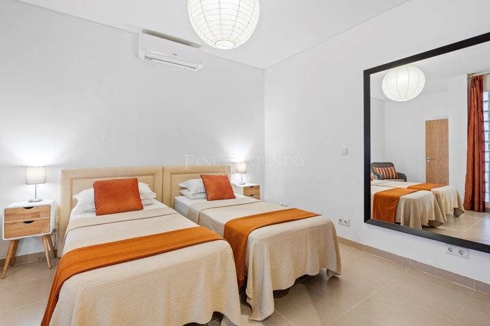 Image No.52-6 Bed Townhouse for sale