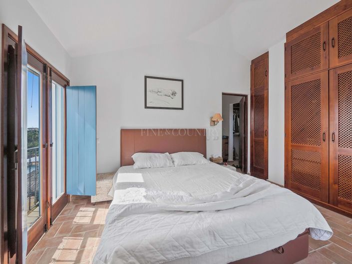 Image No.18-3 Bed Property for sale