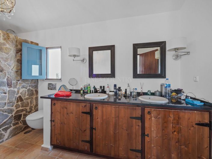 Image No.19-3 Bed Property for sale