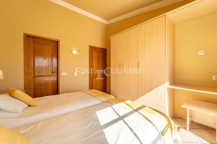 Image No.16-4 Bed Property for sale