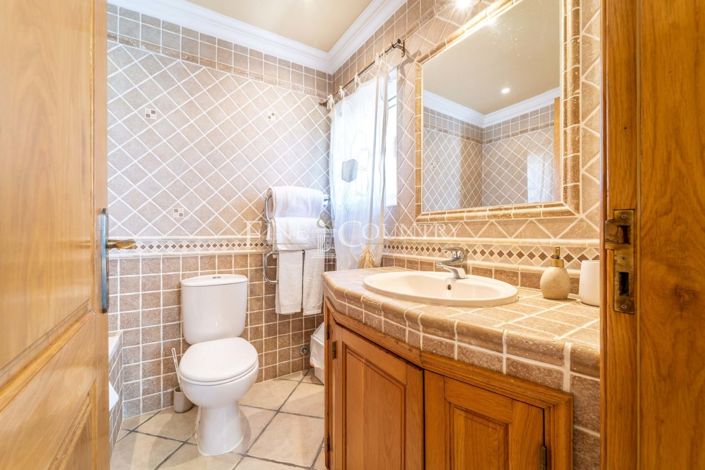 Image No.21-4 Bed Property for sale