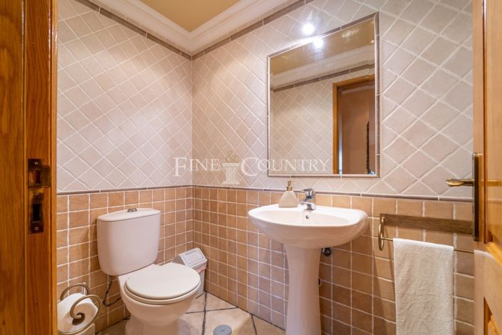 Image No.23-4 Bed Property for sale