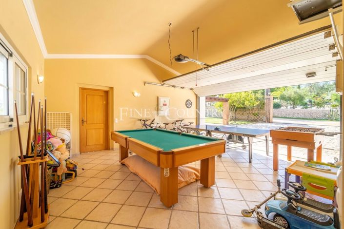 Image No.26-4 Bed Property for sale