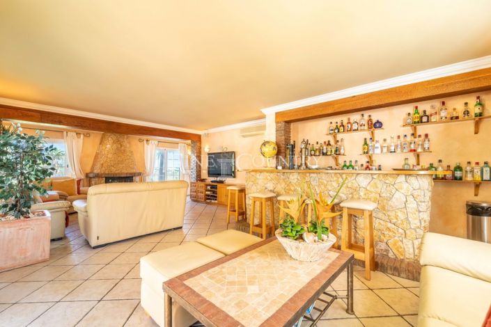 Image No.4-4 Bed Property for sale