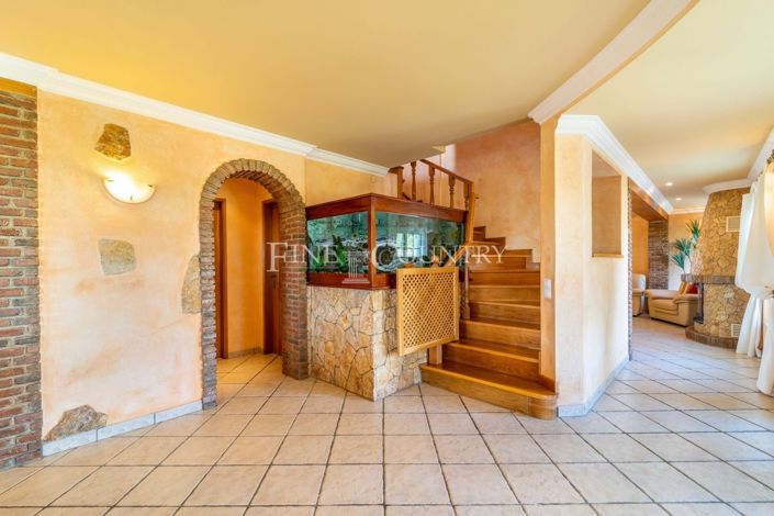 Image No.9-4 Bed Property for sale