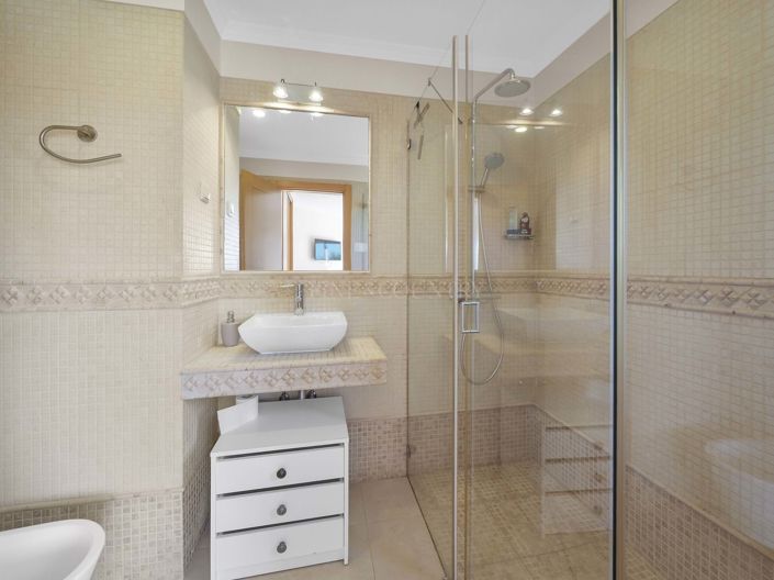 Image No.12-4 Bed Property for sale