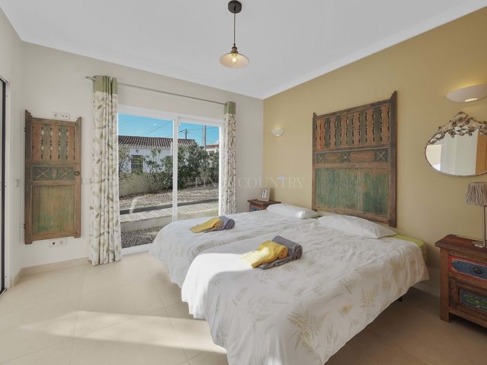 Image No.17-4 Bed Property for sale