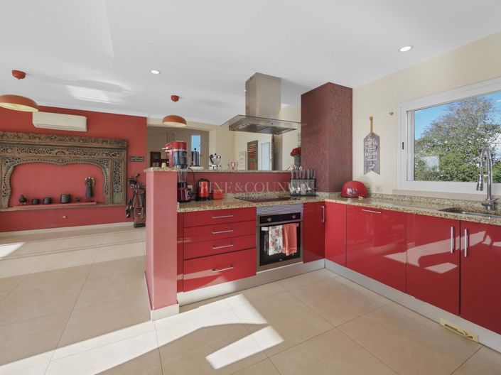 Image No.27-4 Bed Property for sale