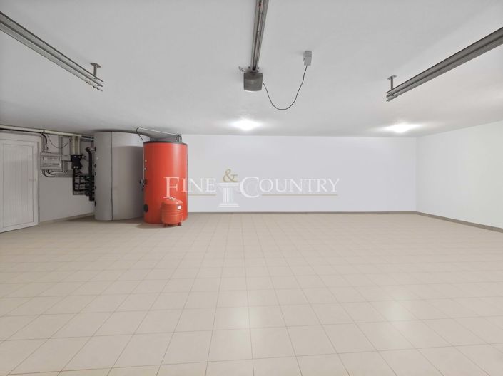 Image No.43-4 Bed Property for sale