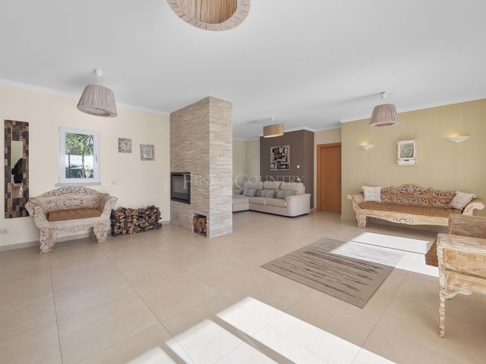 Image No.8-4 Bed Property for sale