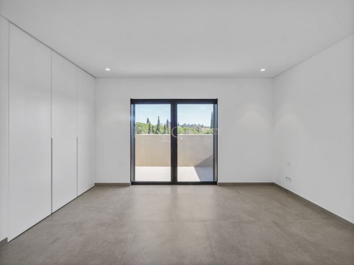 Image No.25-4 Bed Villa for sale