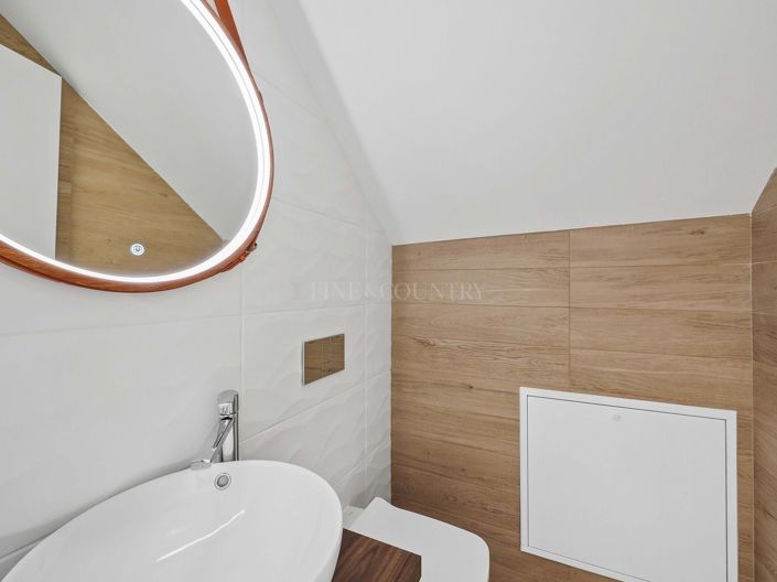 Image No.24-4 Bed Property for sale