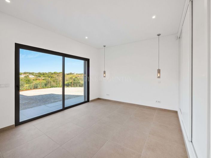 Image No.27-4 Bed Property for sale