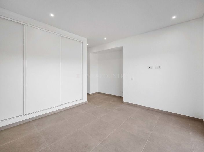 Image No.28-4 Bed Property for sale